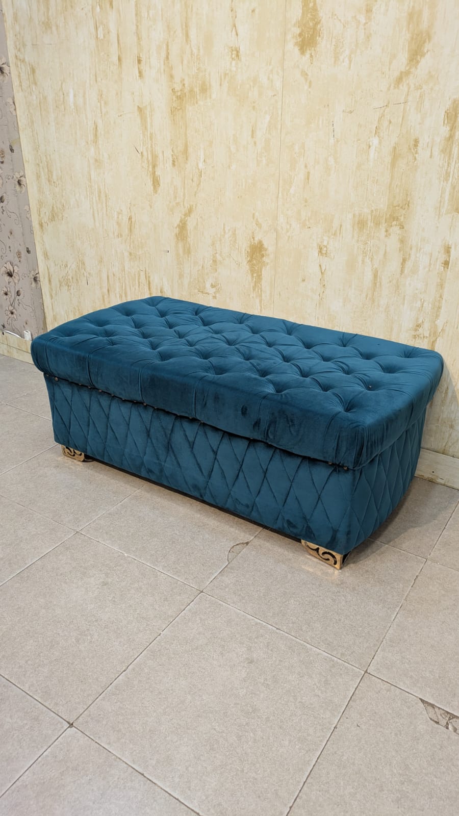 Beautiful 2 Seater Chesterfield Ottoman