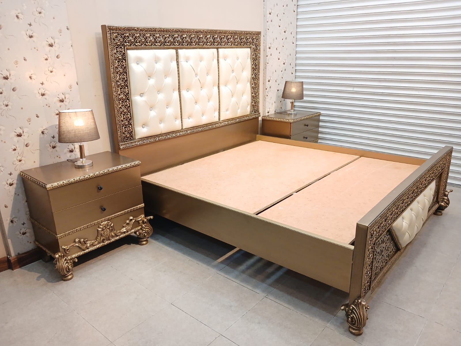 Stylish King Size Bed Set