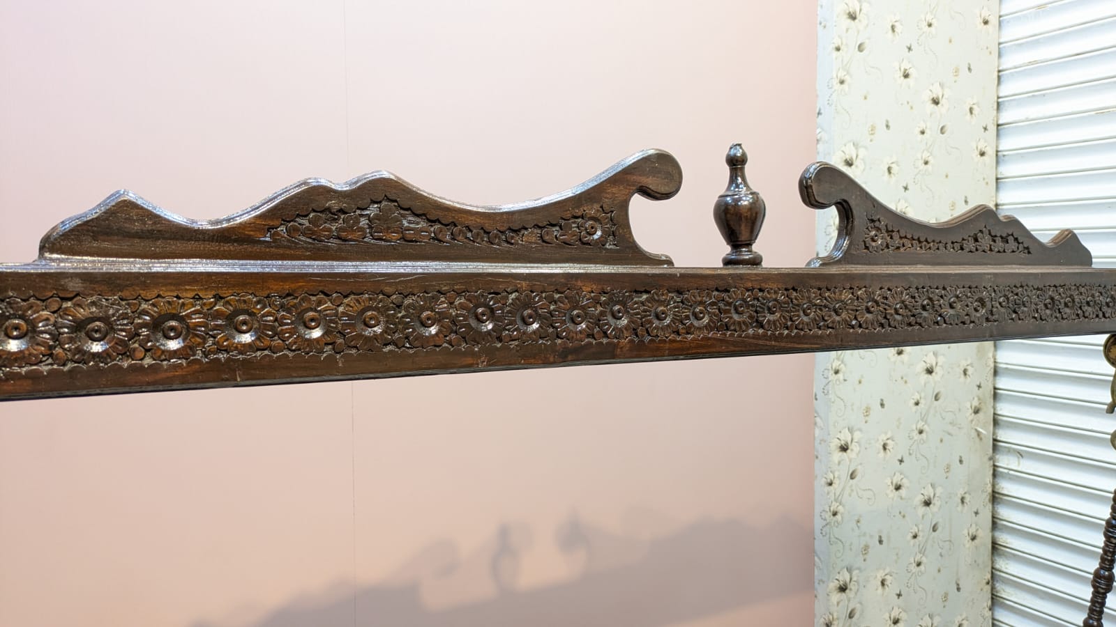 Chinioti jhoola In Solid Sheesham Wood