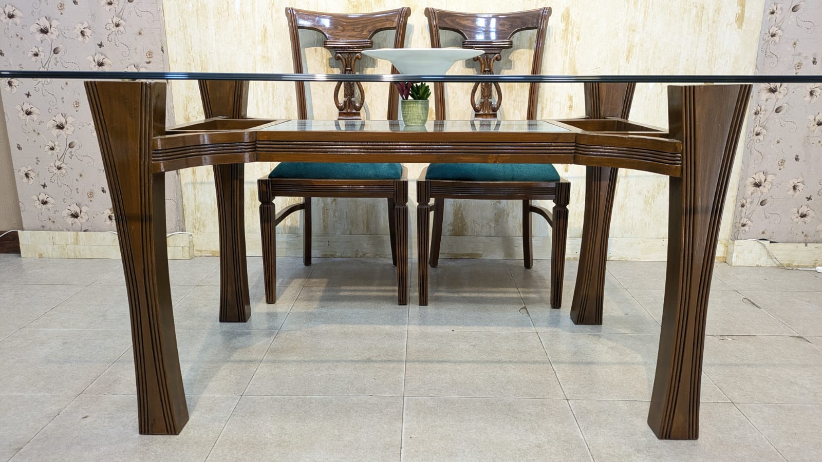 6 Seater dinning table