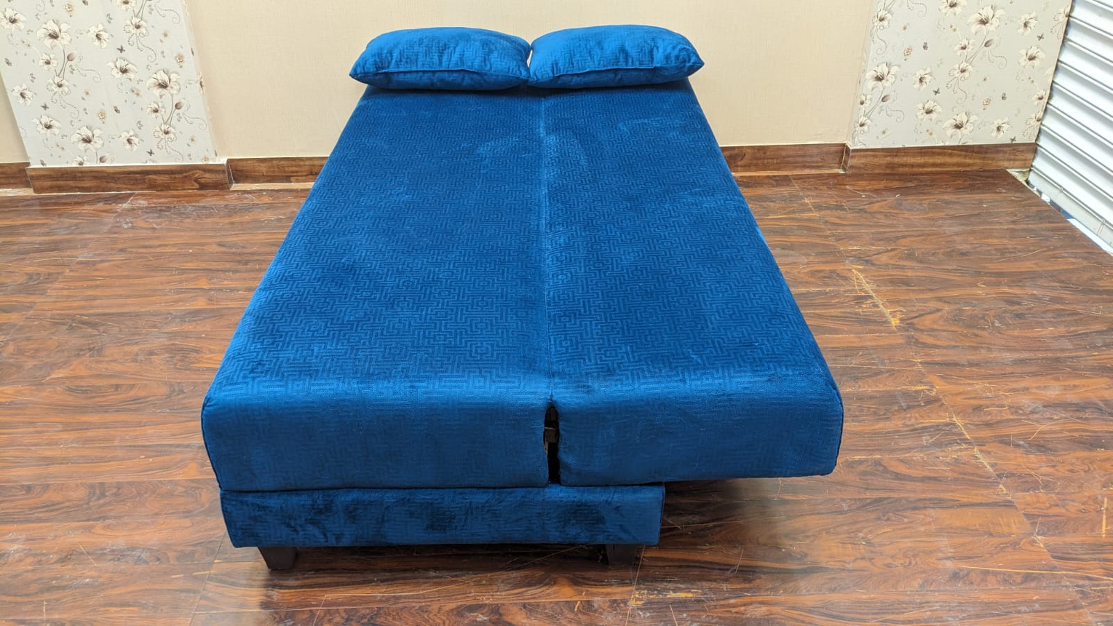 DivineCrafts Sofa Cum Bed