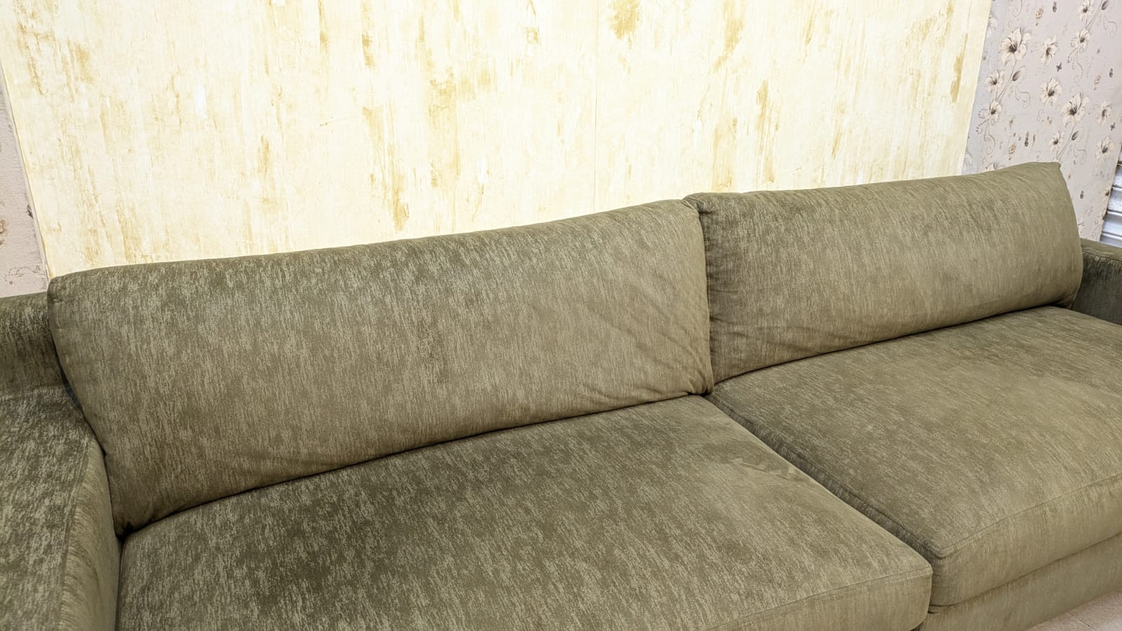 4 Seater Sofa Set with 2 Ottomans