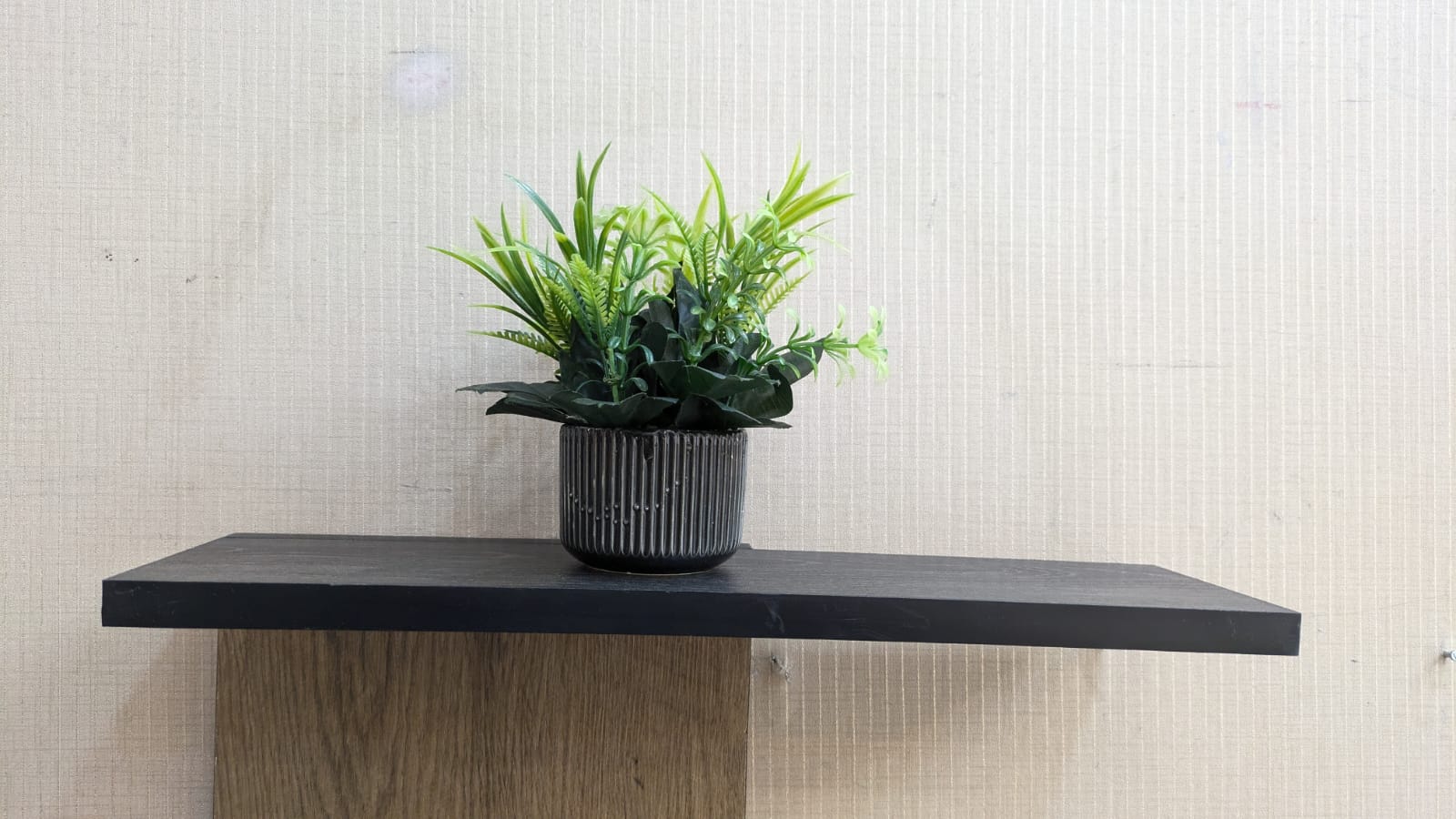 BRAND NEW WALL MOUNTED DISPLAY SHELF