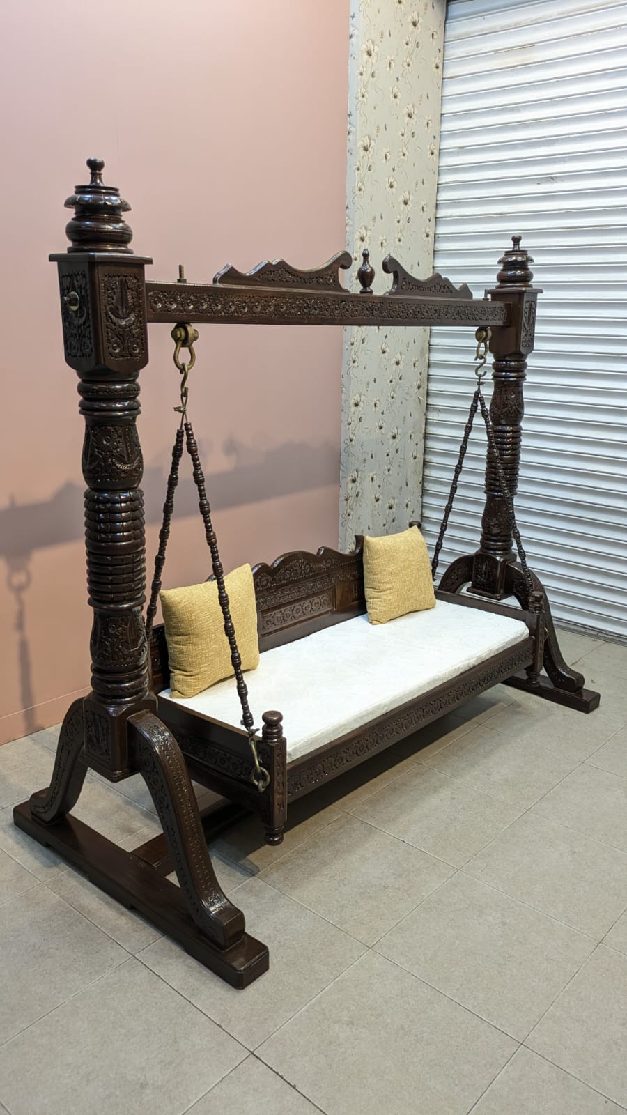 Chinioti jhoola In Solid Sheesham Wood