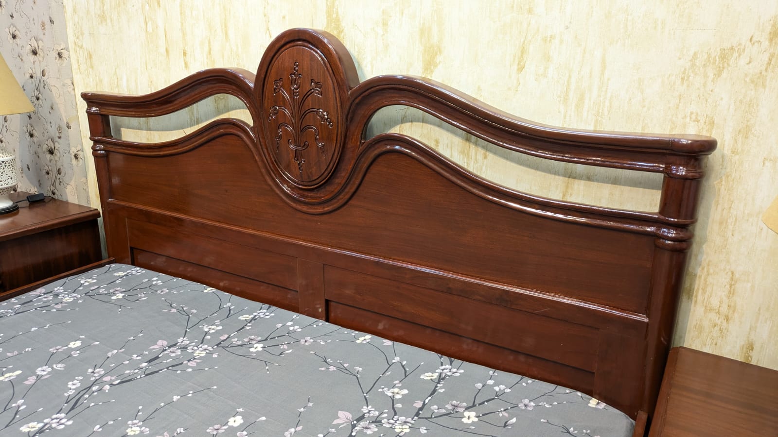 Elegant Sheesham Wood and ply King Size Bed Set