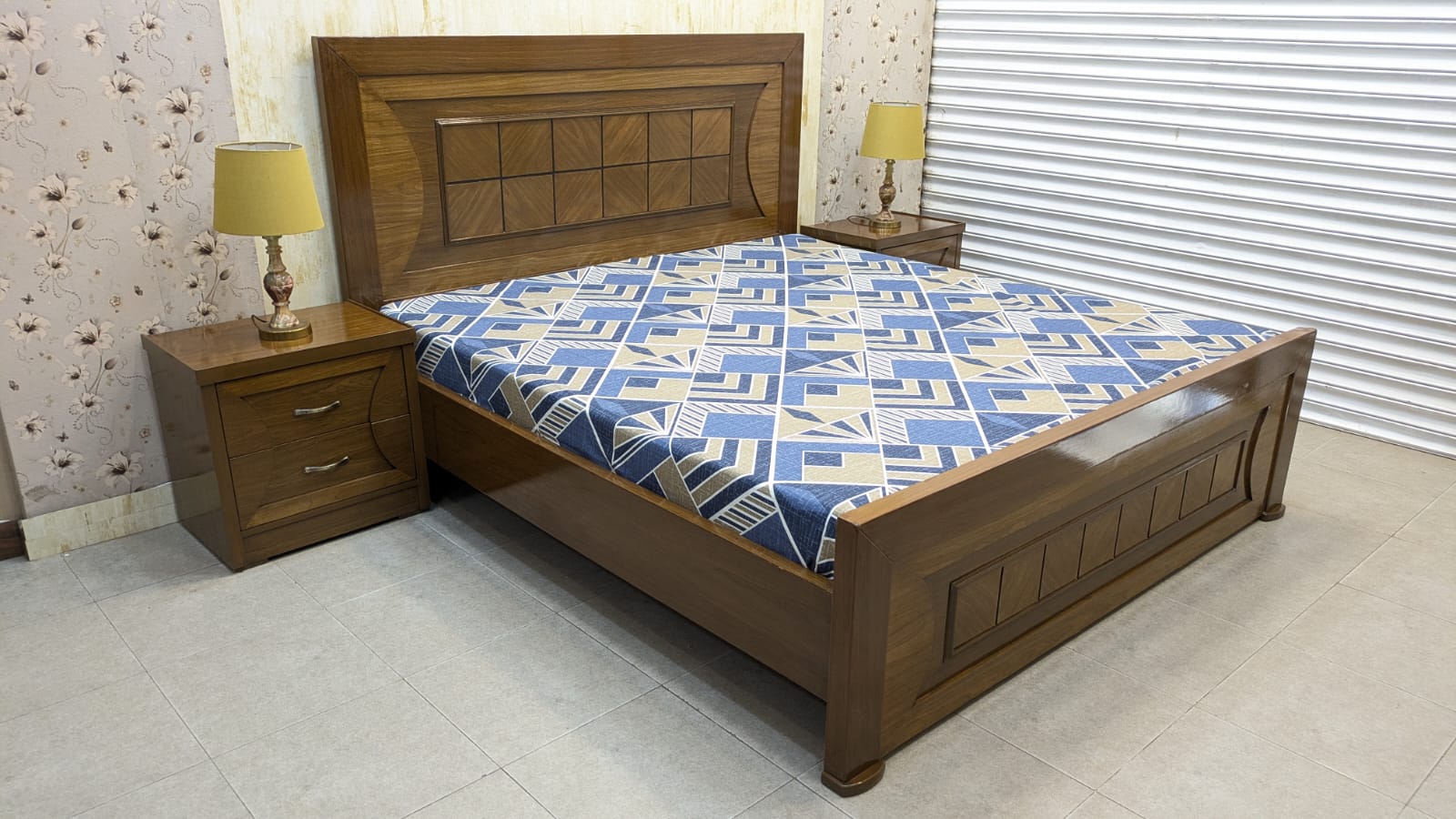 King Size Bed With 2 Side table
