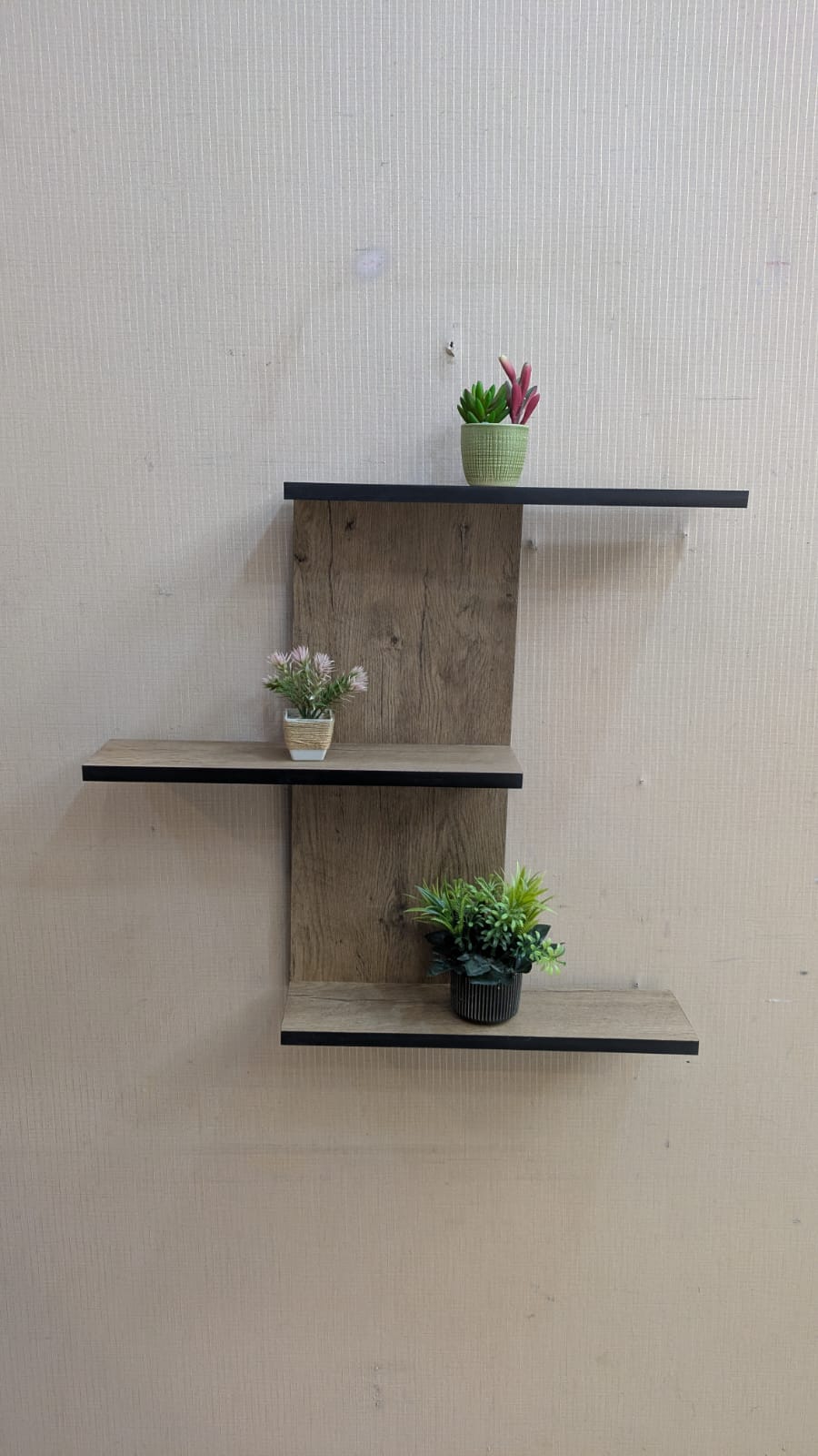 BRAND NEW WALL MOUNTED DISPLAY SHELF