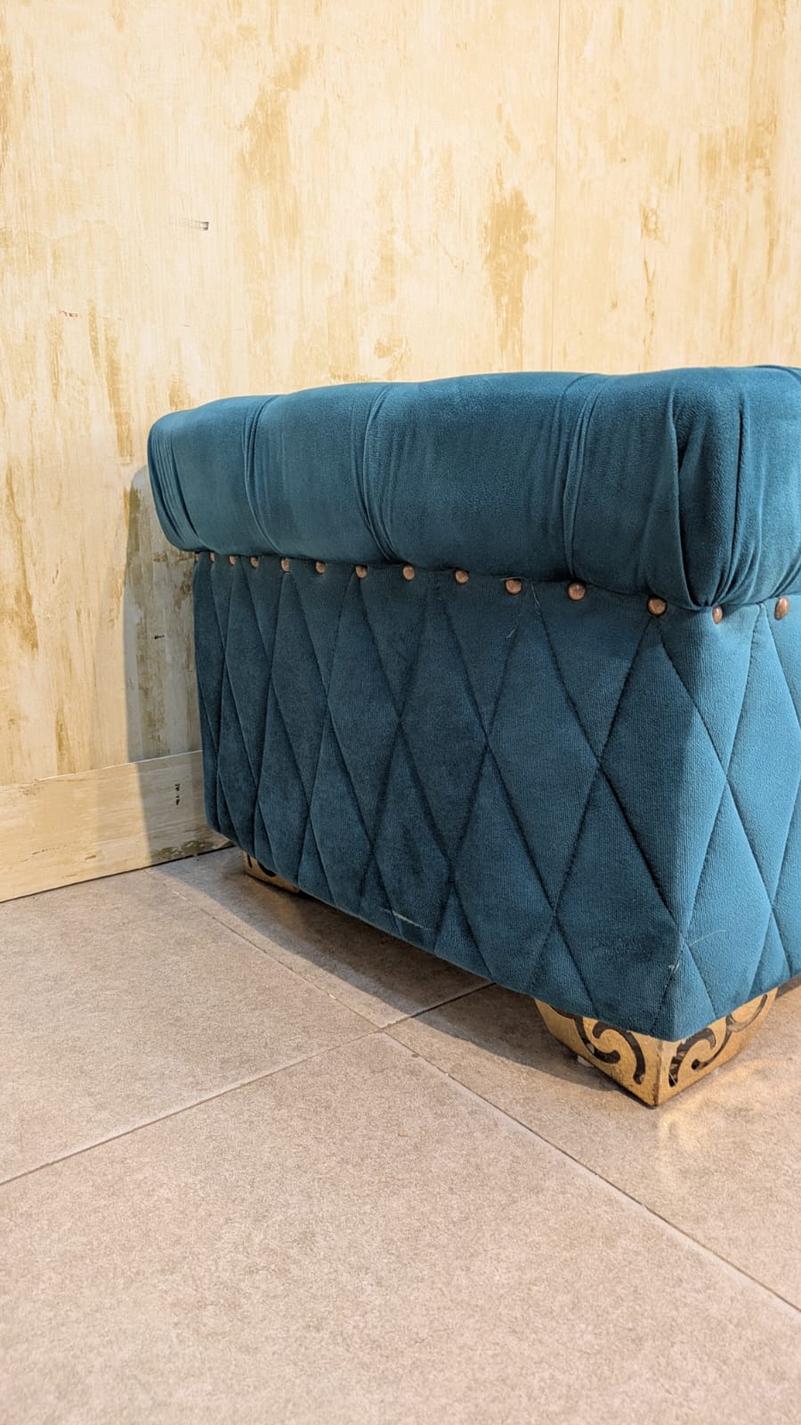 Beautiful 2 Seater Chesterfield Ottoman