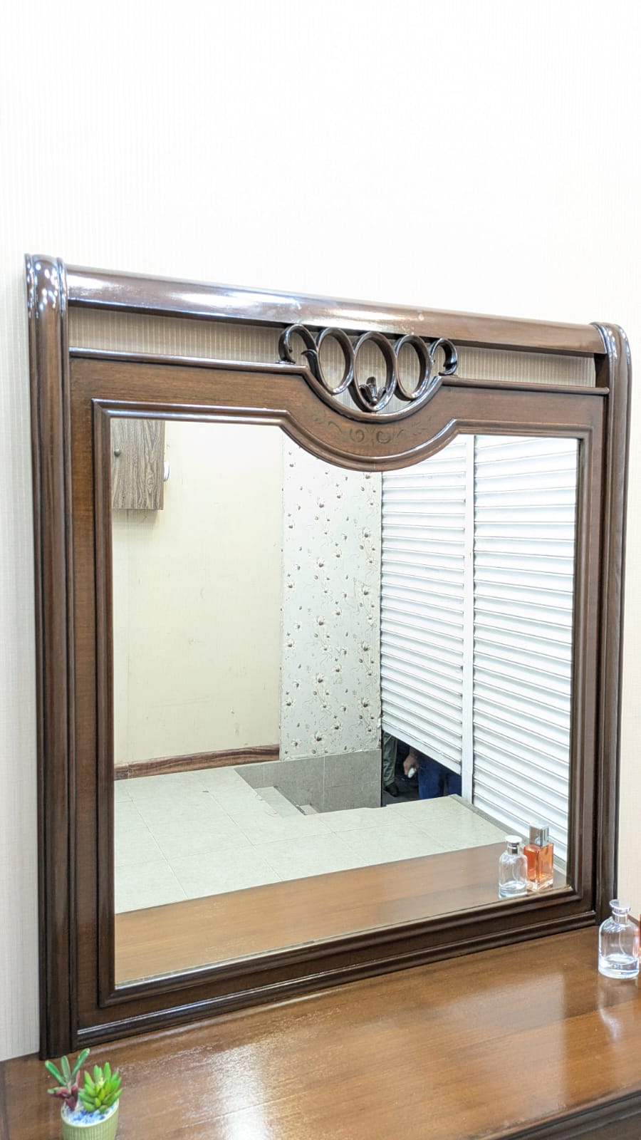 King Size Bed With 2 Side Tables and Dressing Table