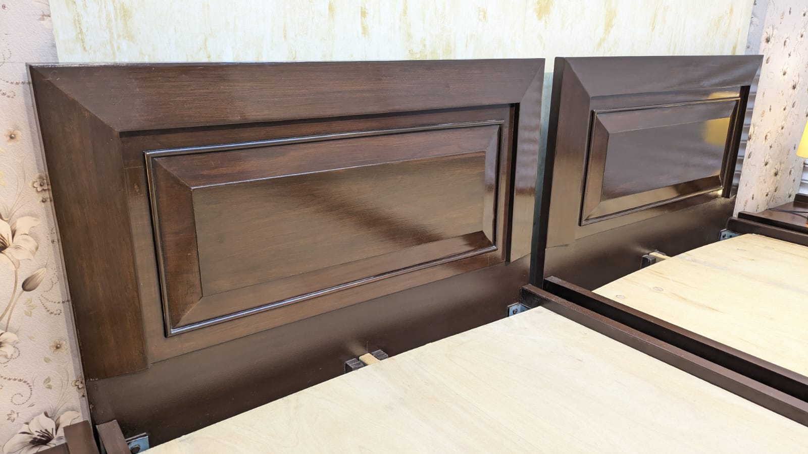 Pair Of Single Beds with 2 Side Tables