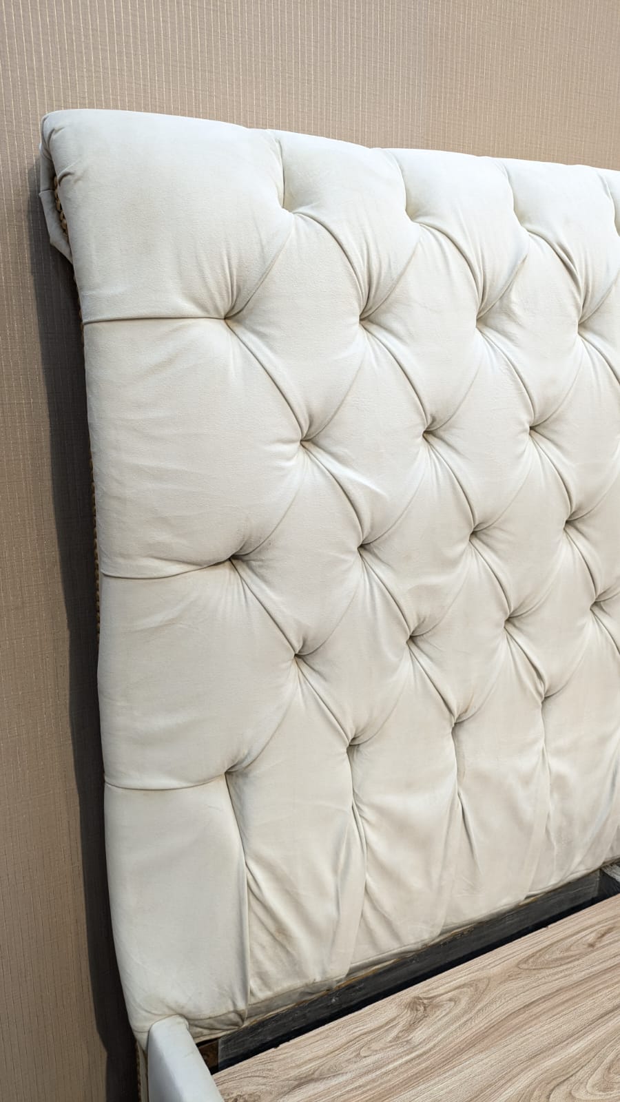 Modern Chesterfield Design Queen Size Bed