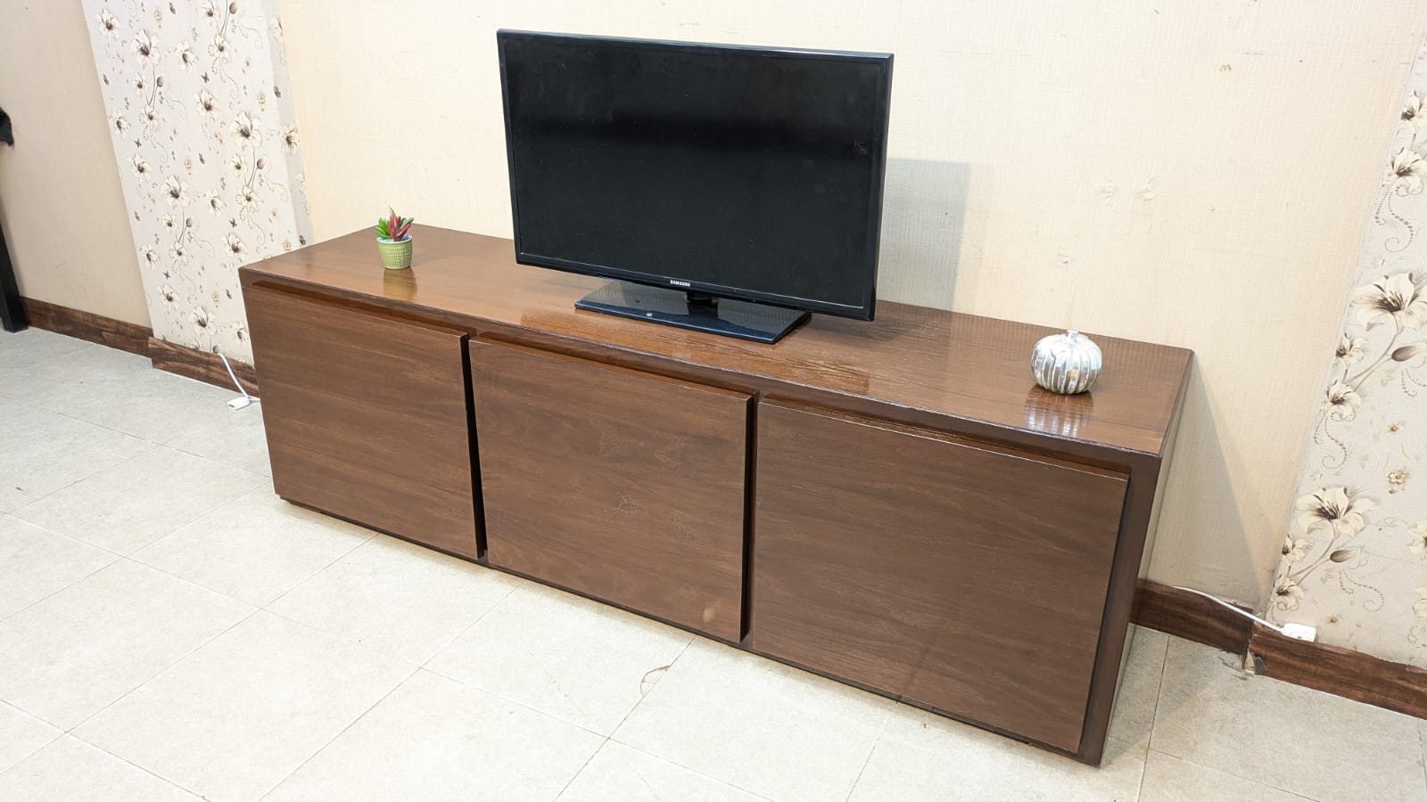 Elegant Design Led Unit