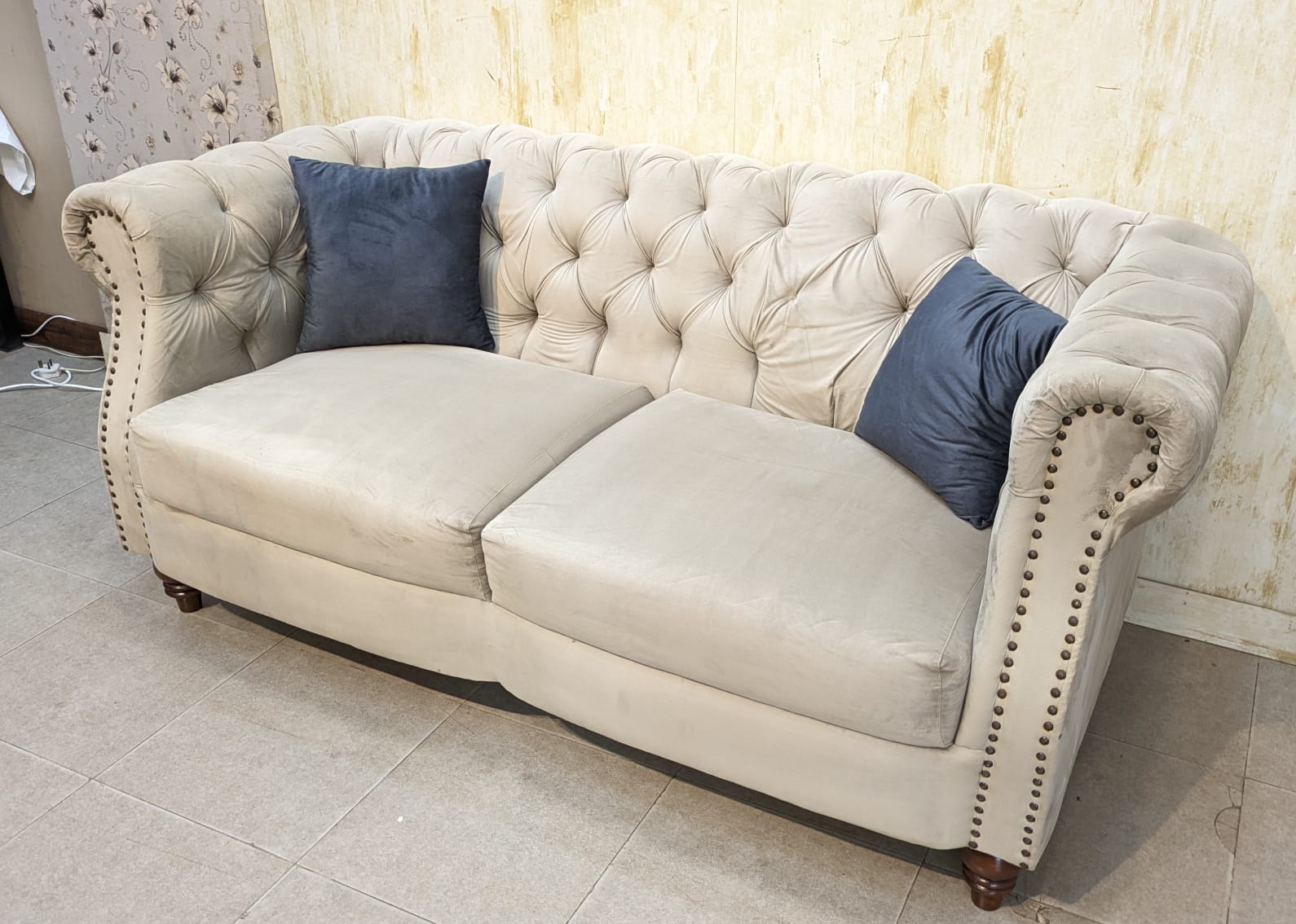 Comfortable 4 Seater Sofa Set
