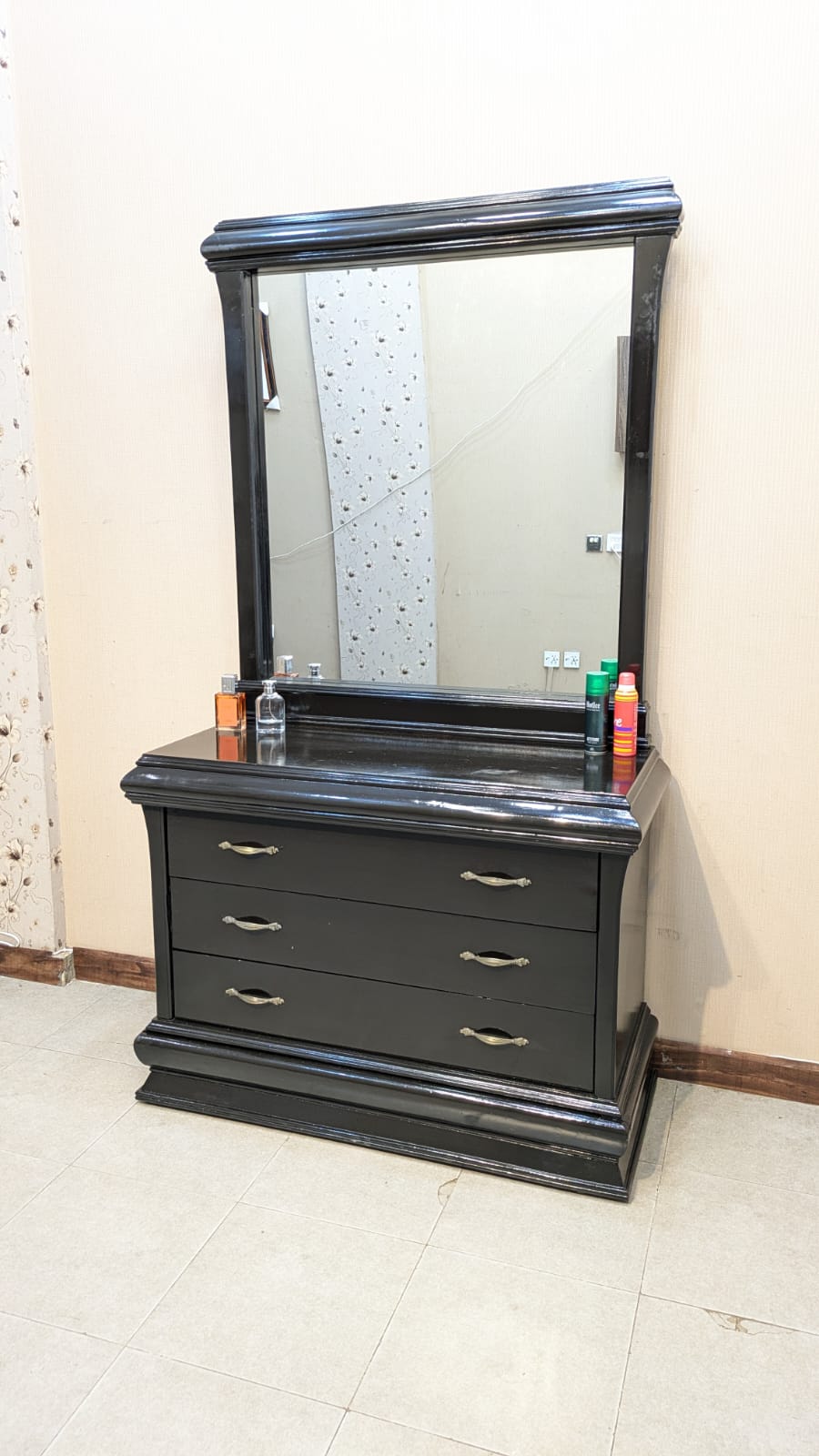 King Size Bed With 2 Side Tables and Dressing Table