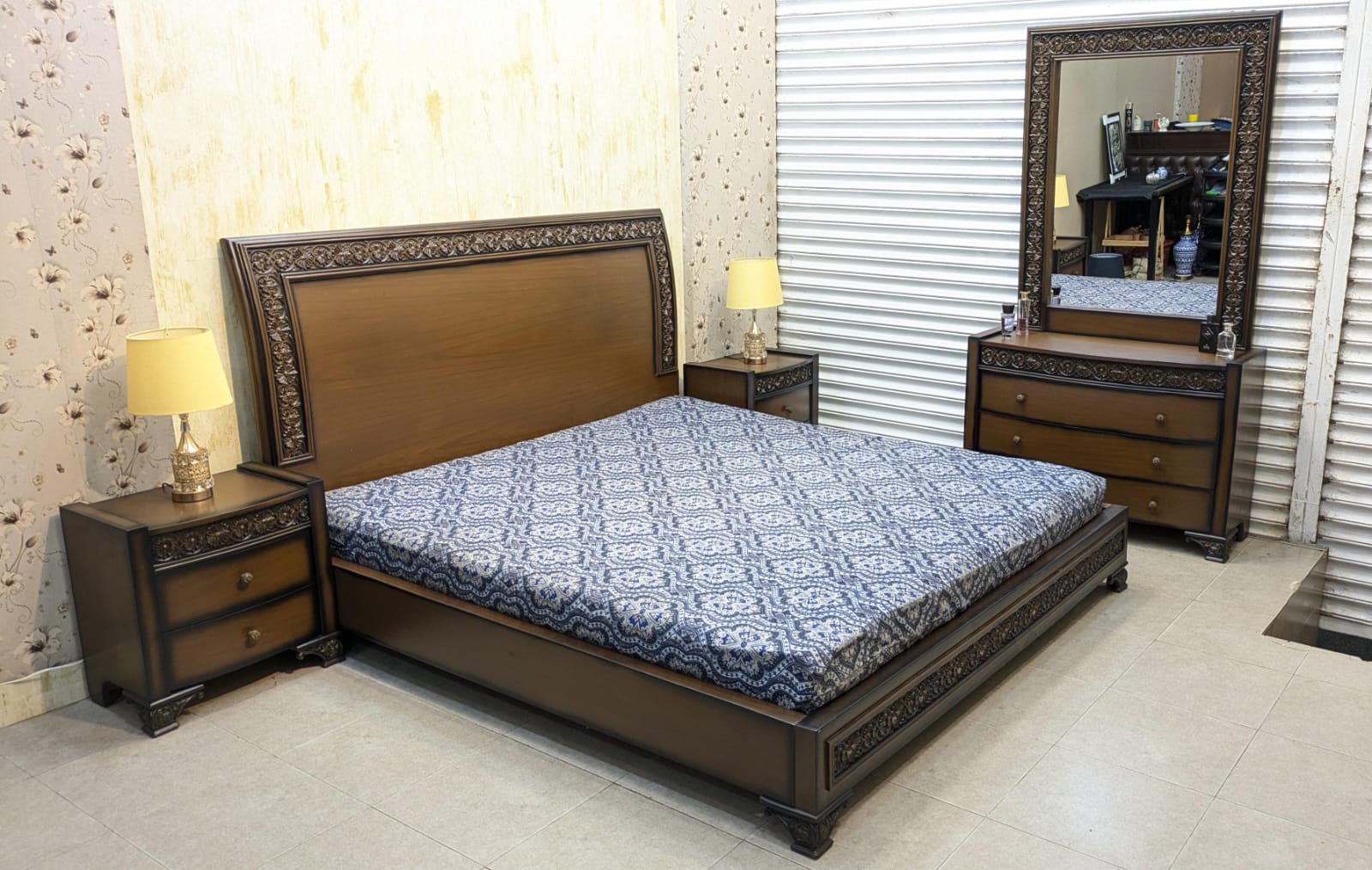 King Size Bed With 2 Side Tables and Dressing Table