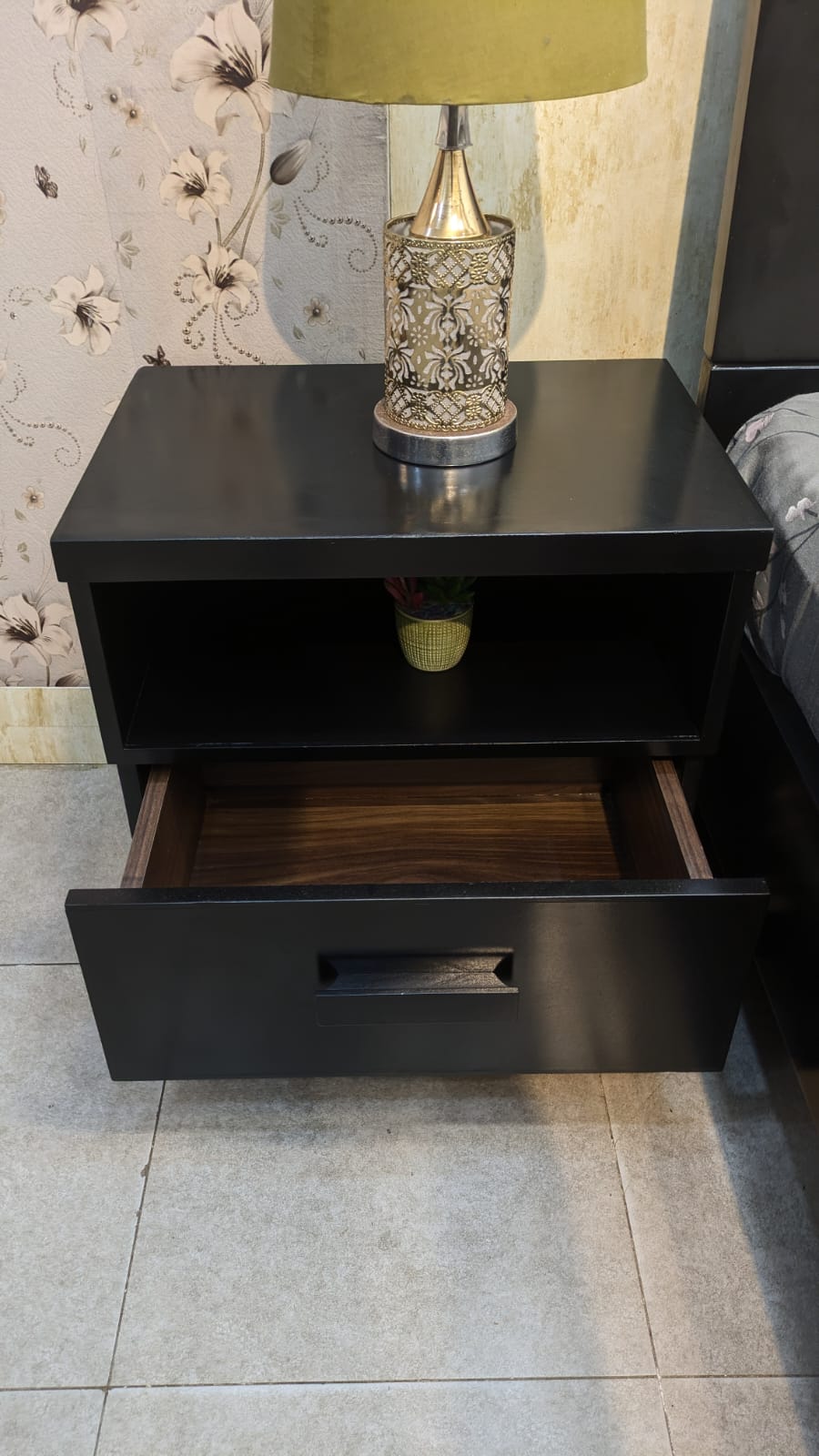 King Size Bed With 2 Side table