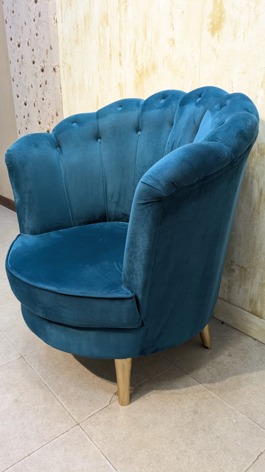 BEAUTIFUL PAIR OF ACCENT CHAIRS WITH MATCHING TABLE