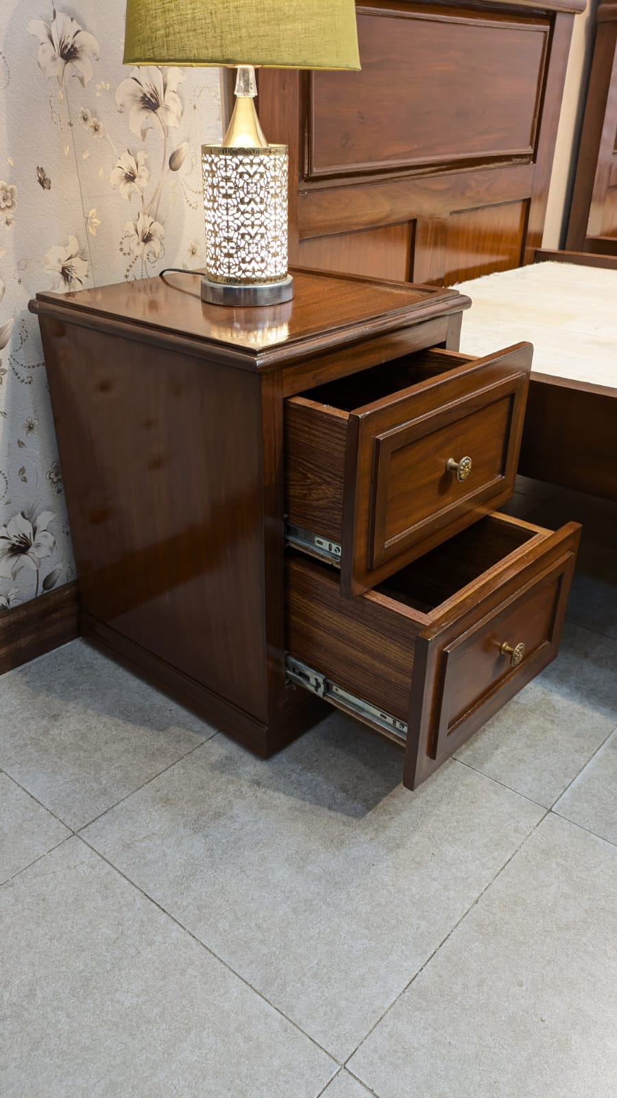 Pair Of Single Beds with 2 Side Tables