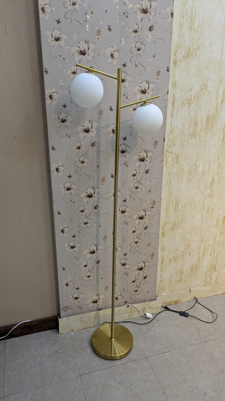 Elegant Modern Double-Globe Floor Lamp