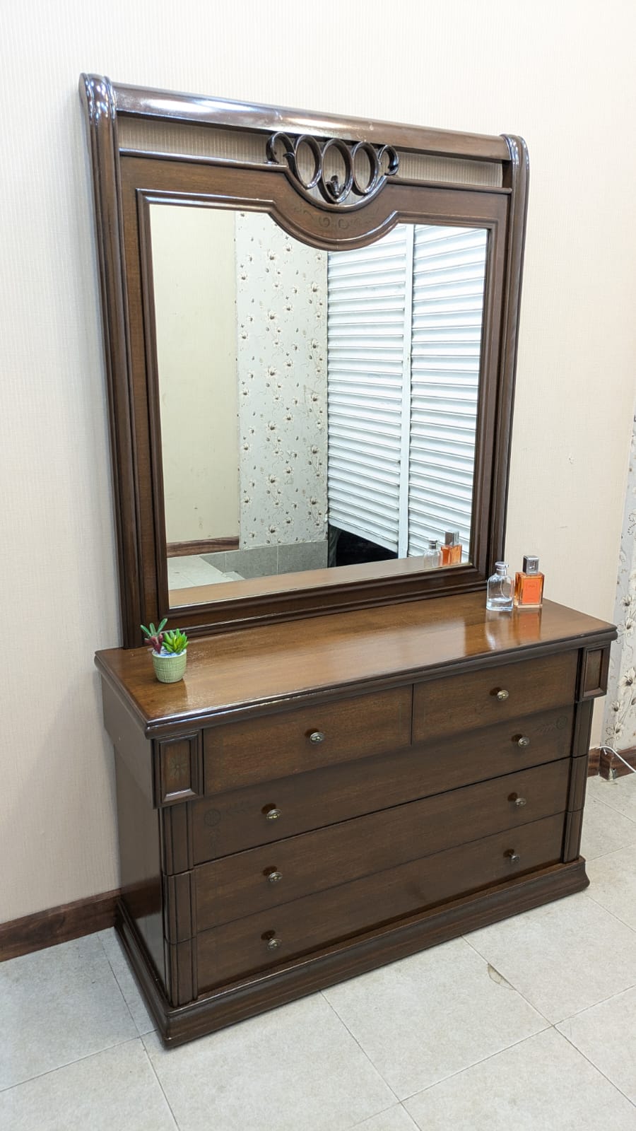 King Size Bed With 2 Side Tables and Dressing Table