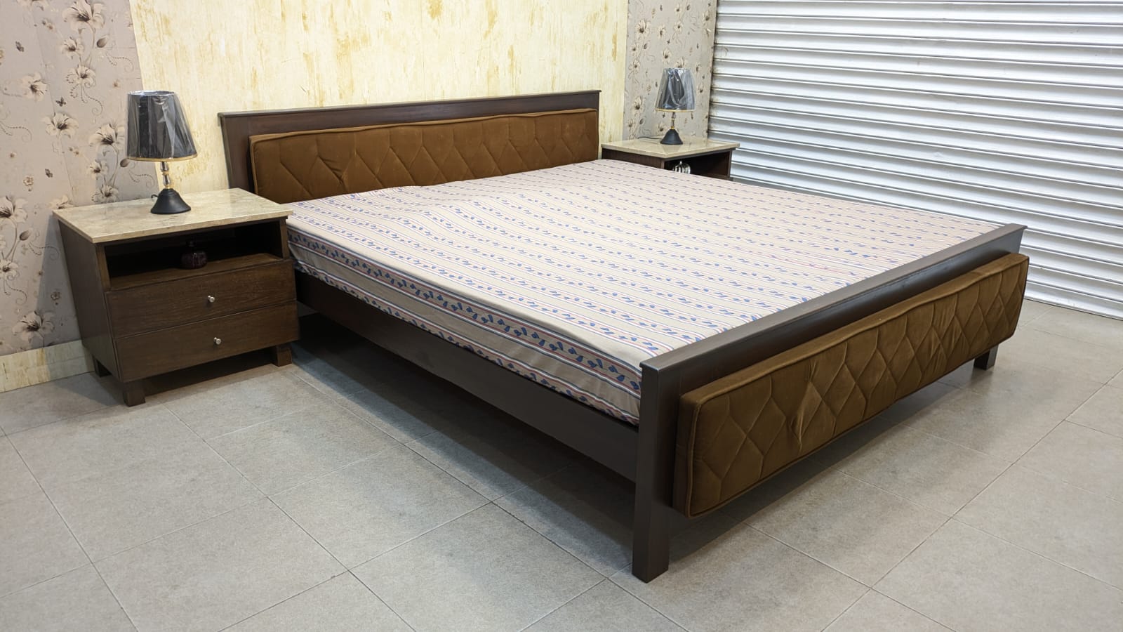King size bed with 2 side table
