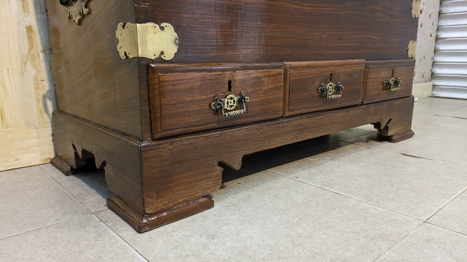 Antique Mid Century Solid Sheesham Wood Trunk