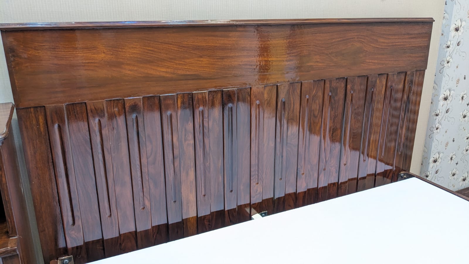 Pure Sheesham Wood King Size Bed with 1 Side Table