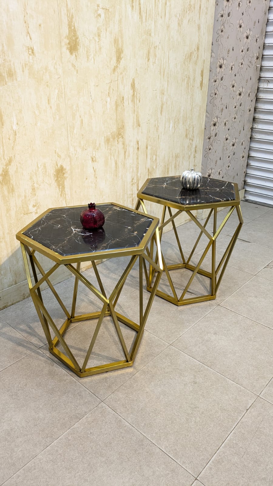 Corner table