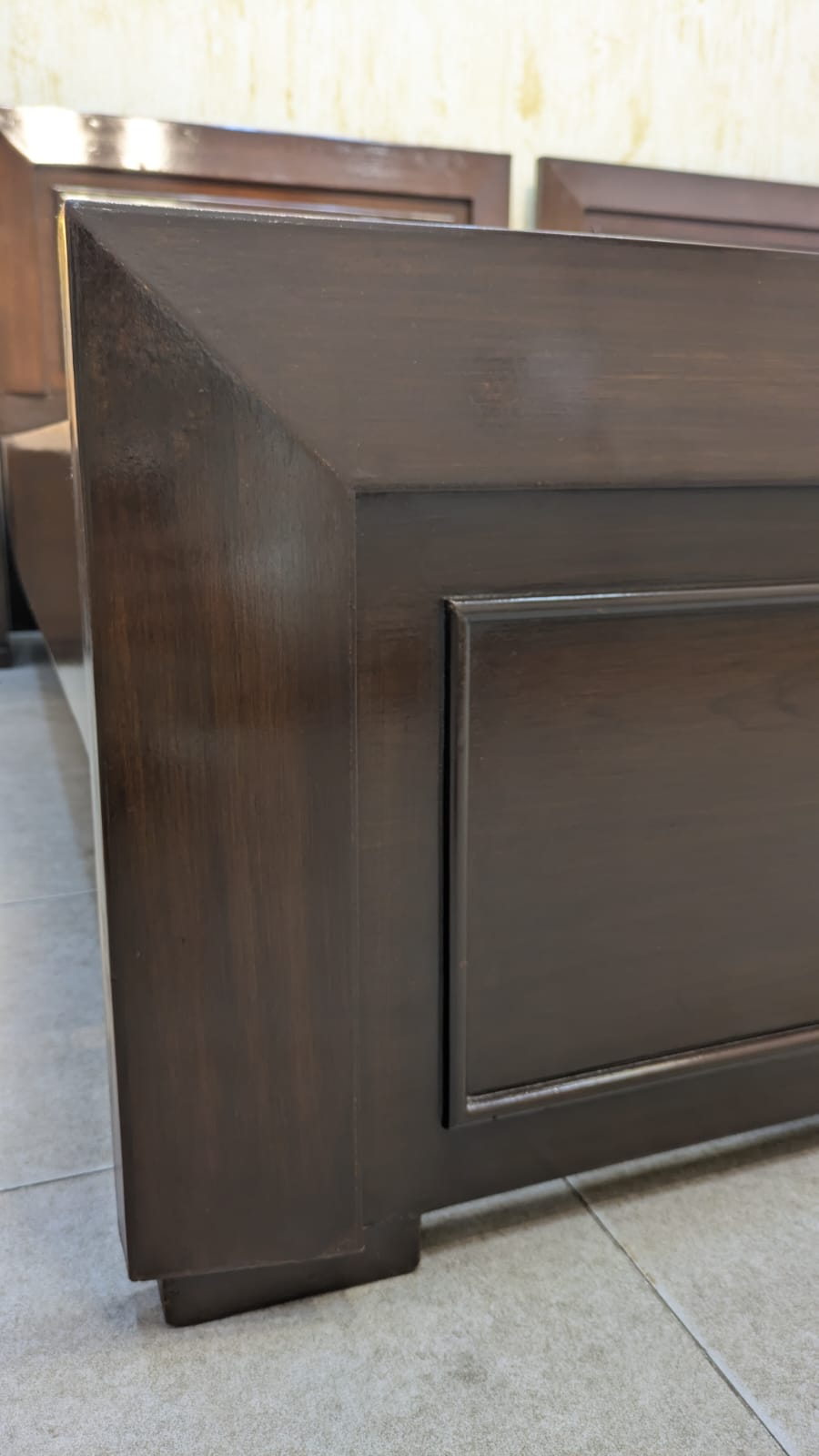 Pair Of Single Beds with 2 Side Tables