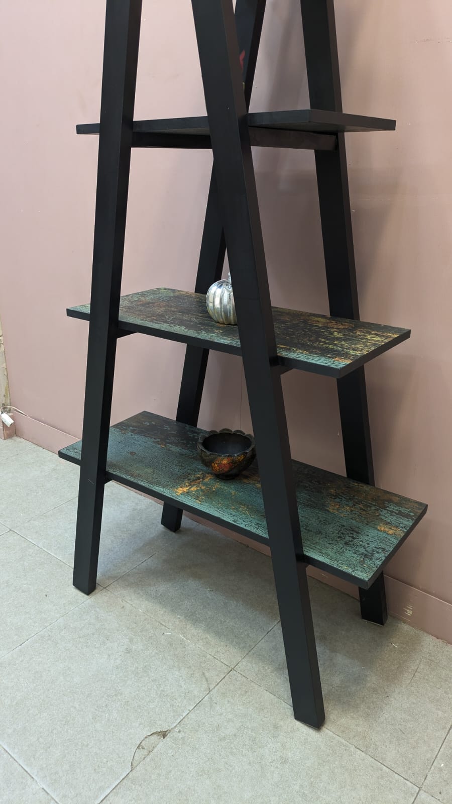 BRAND NEW – PREMIUM DISPLAY SHELF