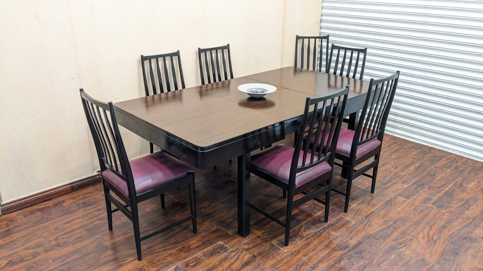 Extendable 6 Seater Dining Table with Extra Chair