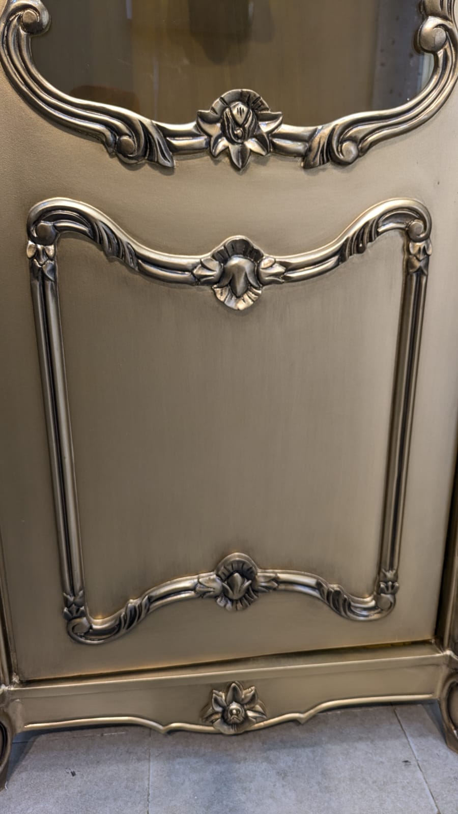 Brand New Unused Crockery Divider
