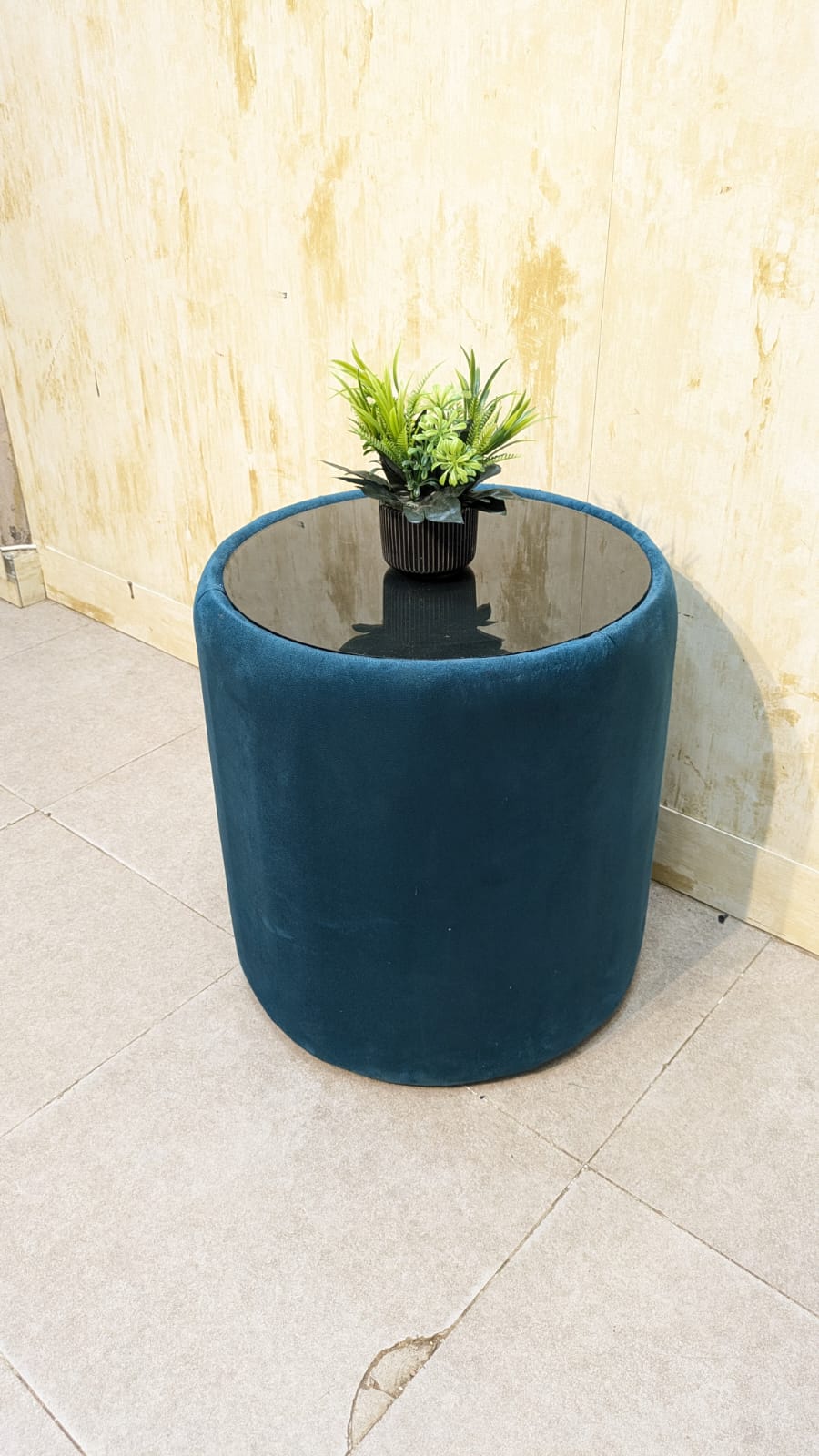 BEAUTIFUL PAIR OF ACCENT CHAIRS WITH MATCHING TABLE