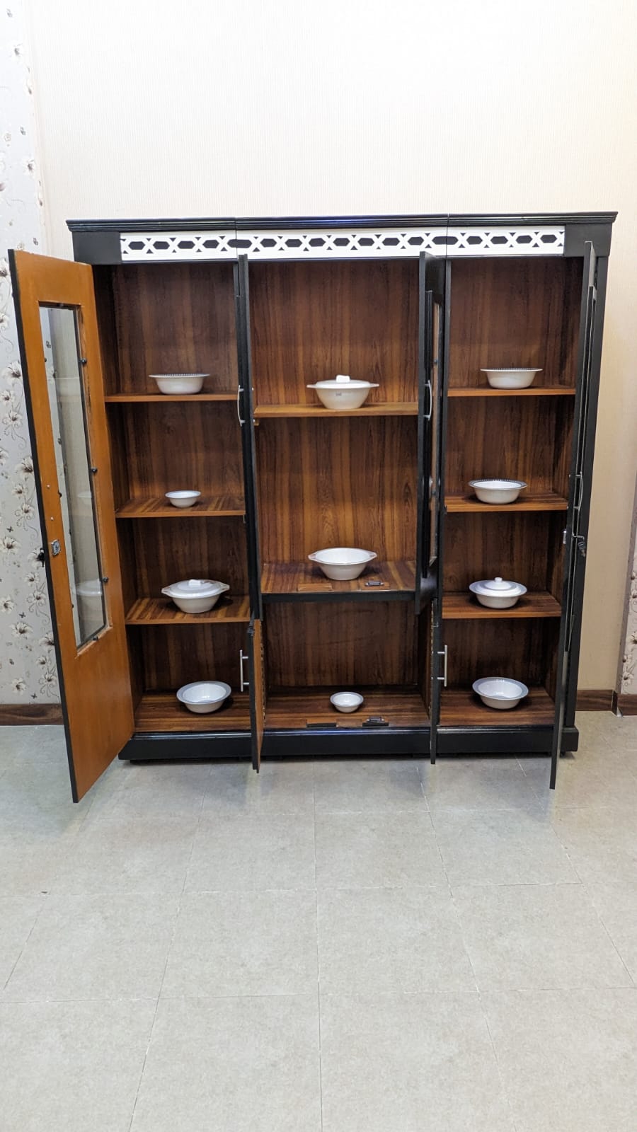 4 Door Corckery Divider