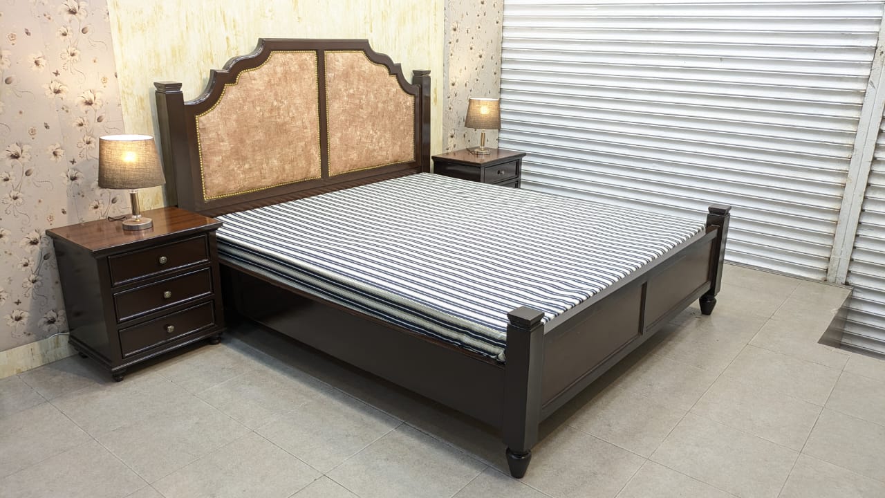 King Size Bed With 2 Side Tables