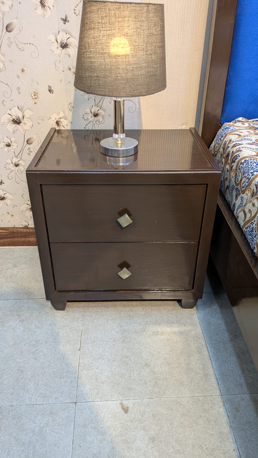 King Size Bed With 2 Side Tables
