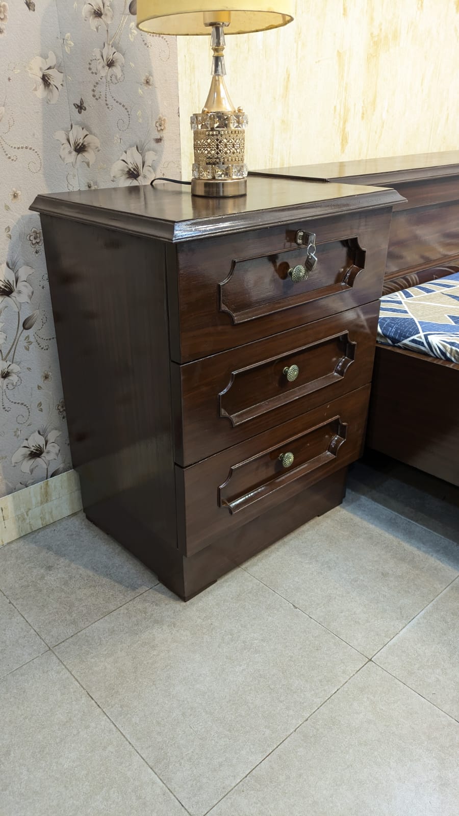 King Size Bed With 2 Side Tables