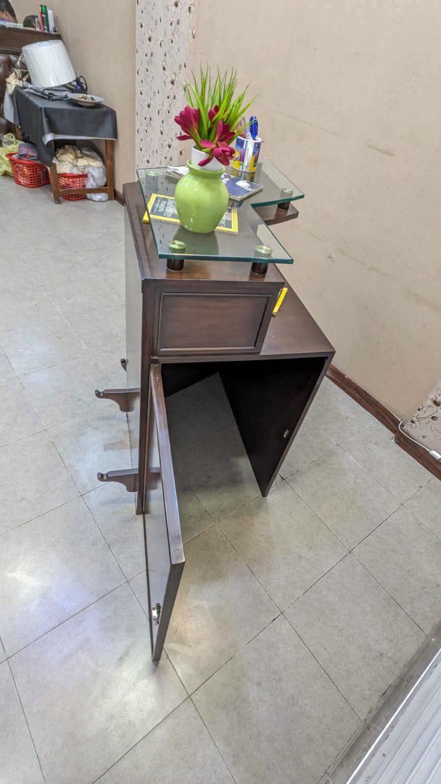 Stylish Counter Table