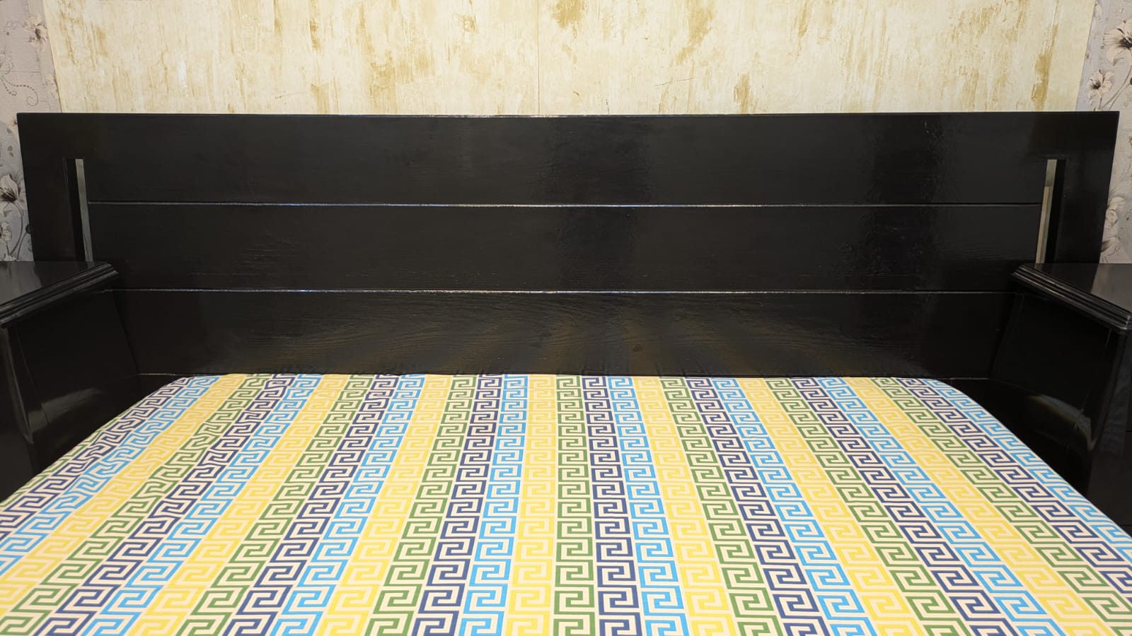 King Size Bed With 2 Side Tables