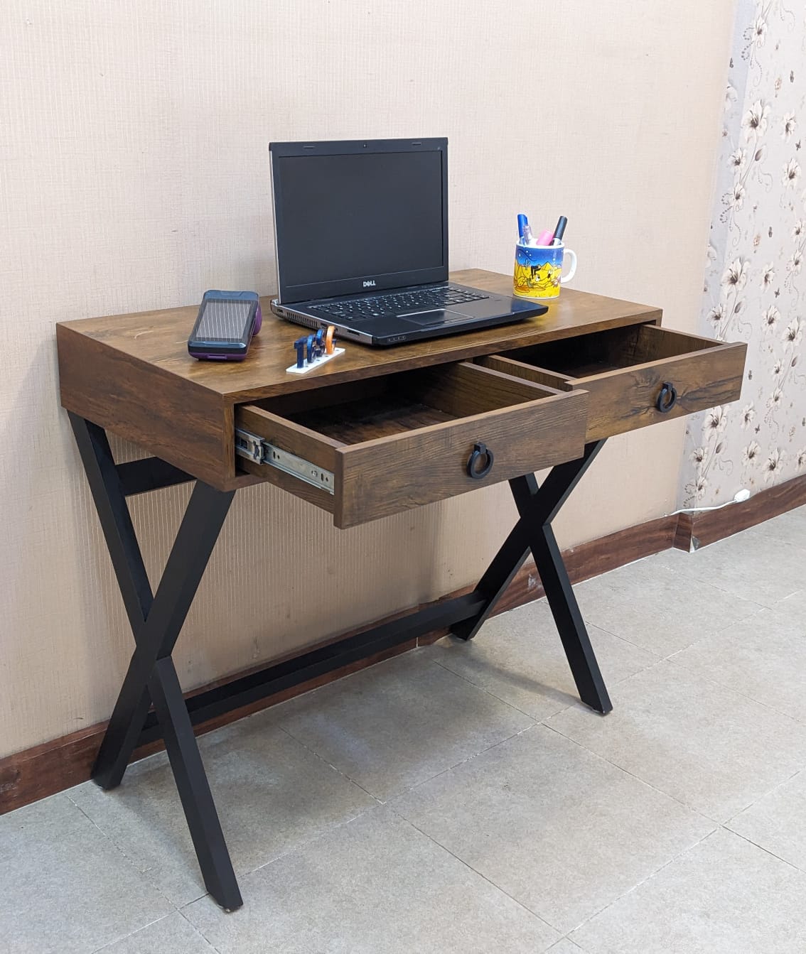 Divinecrafts Brand New Writing Table