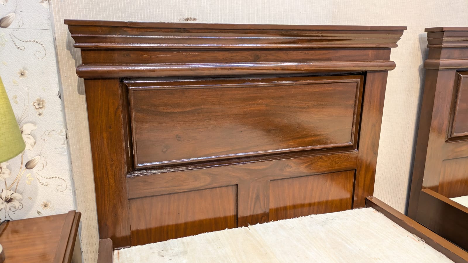 Pair Of Single Beds with 2 Side Tables