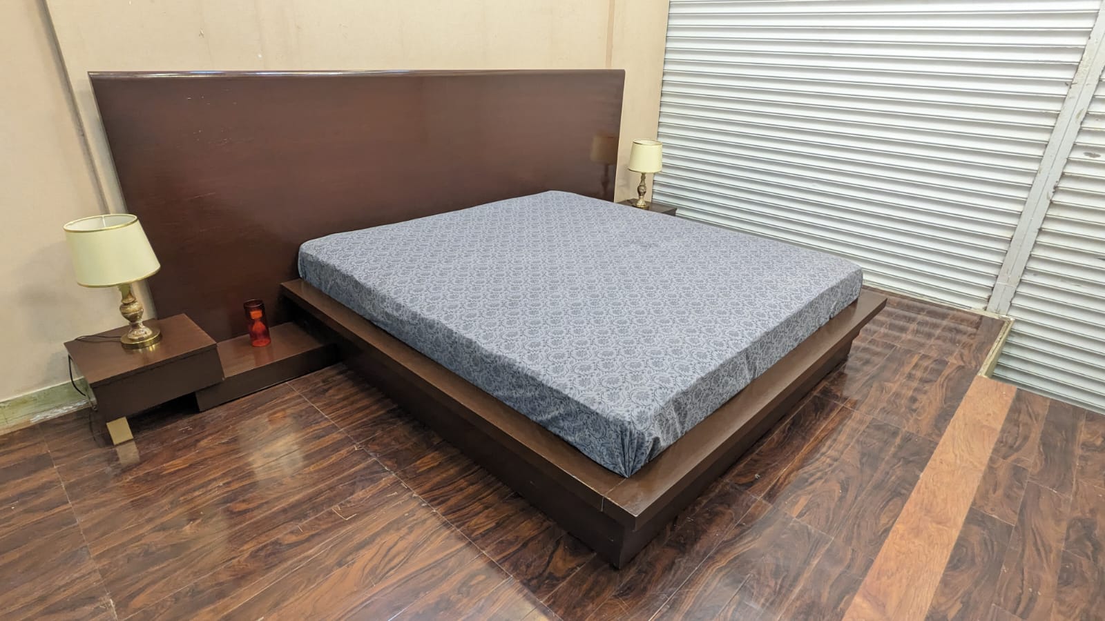 King Size Bed with 2 Side Tables