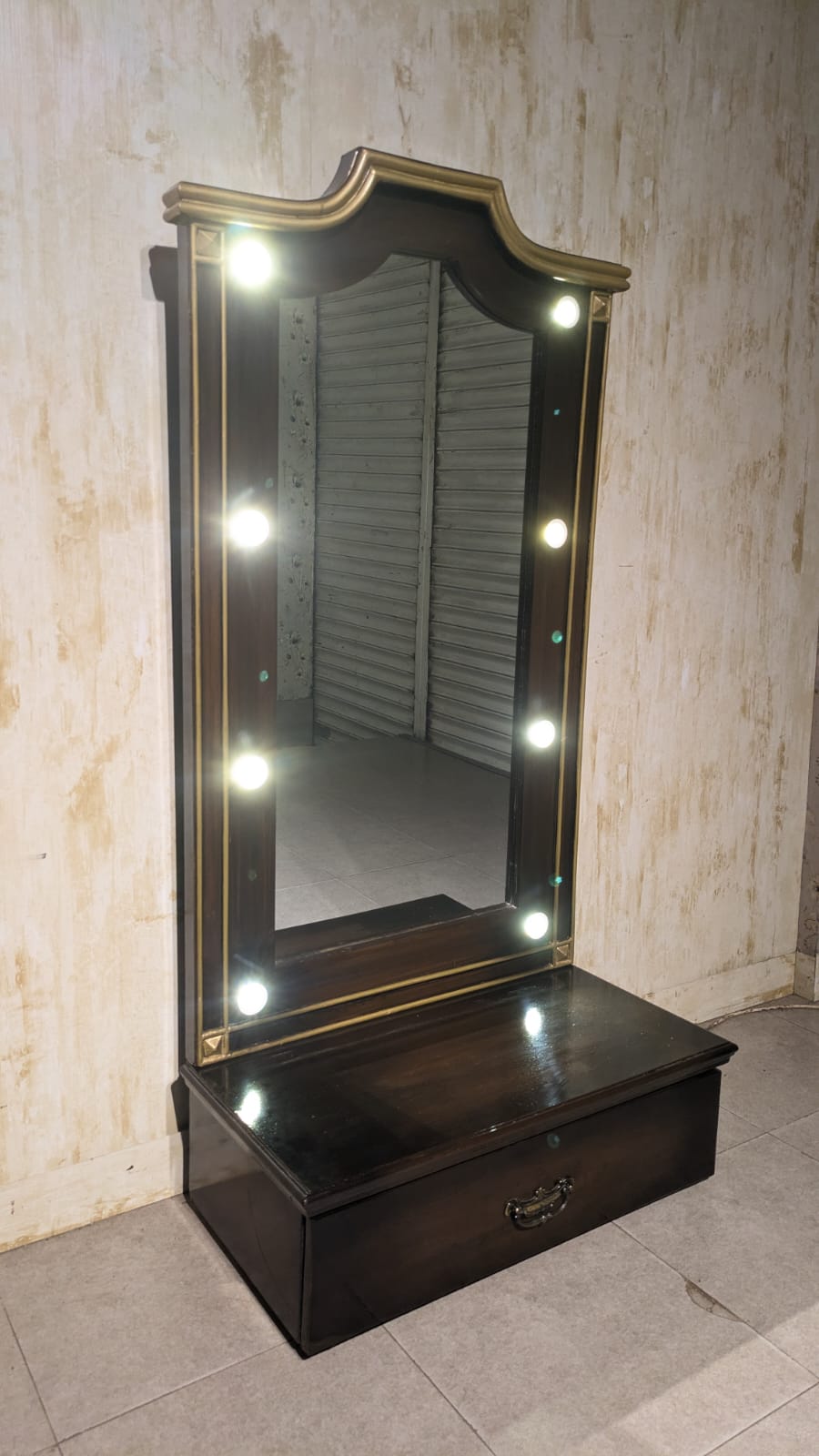 Wall Mounted Console With Led Mirror
