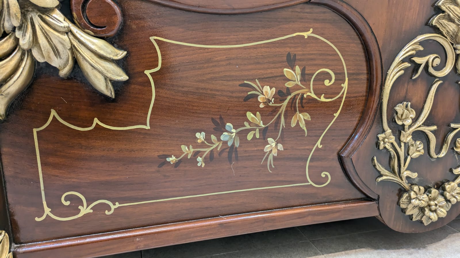 Luxurious King Size Bed