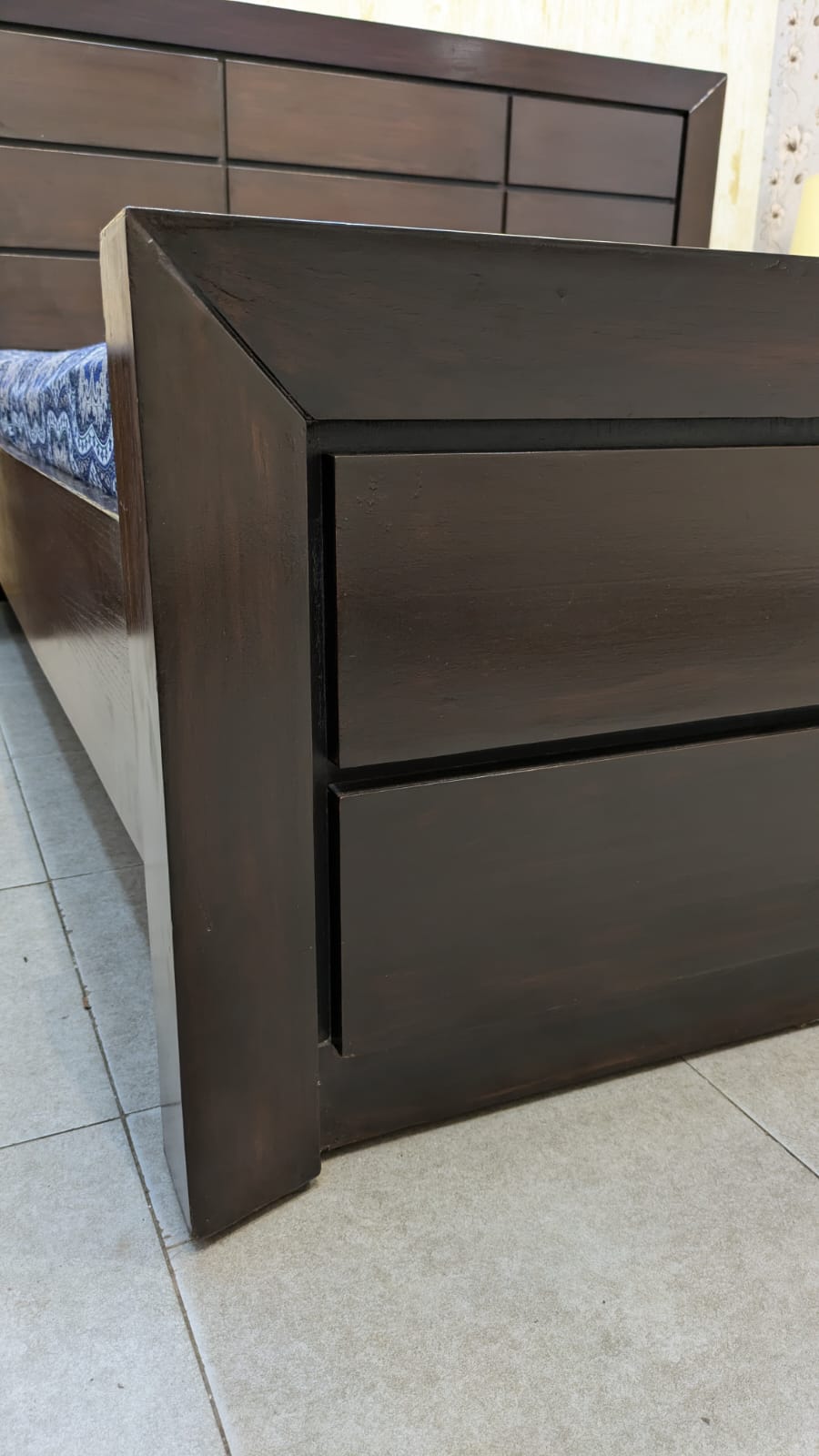 King Size Bed With 2 Side Tables
