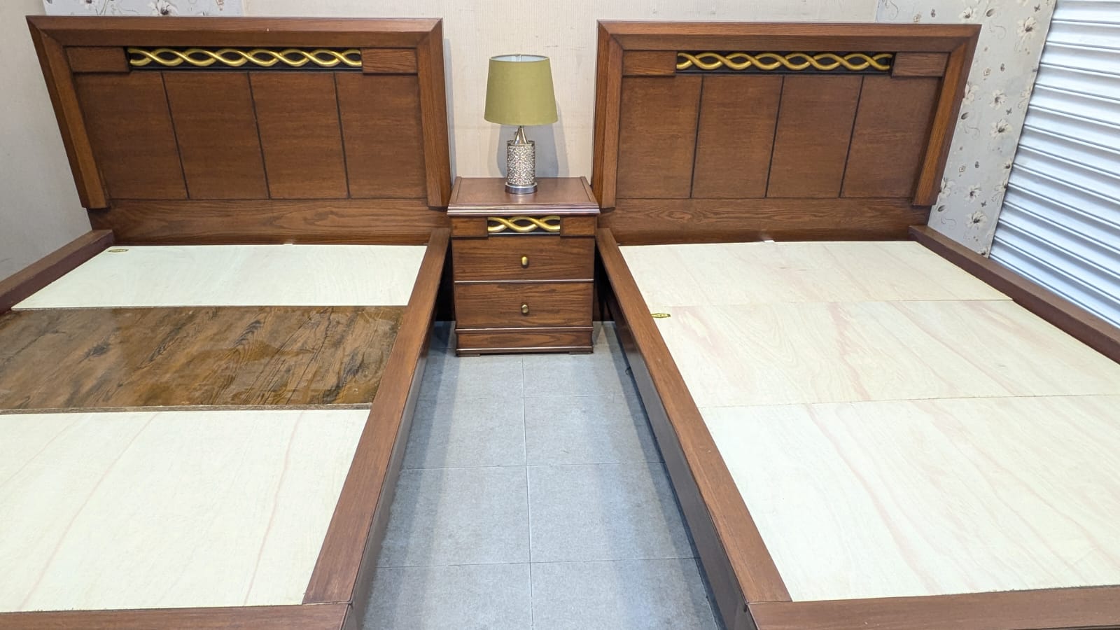Pair of Twin Size Bed with Shared Side Table