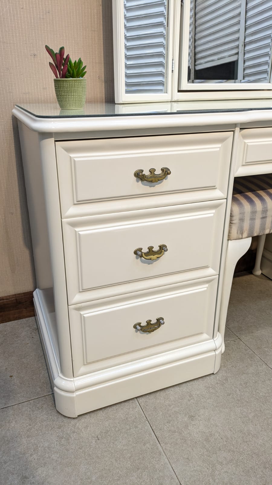 Victoria Furniture King Size Bed Set