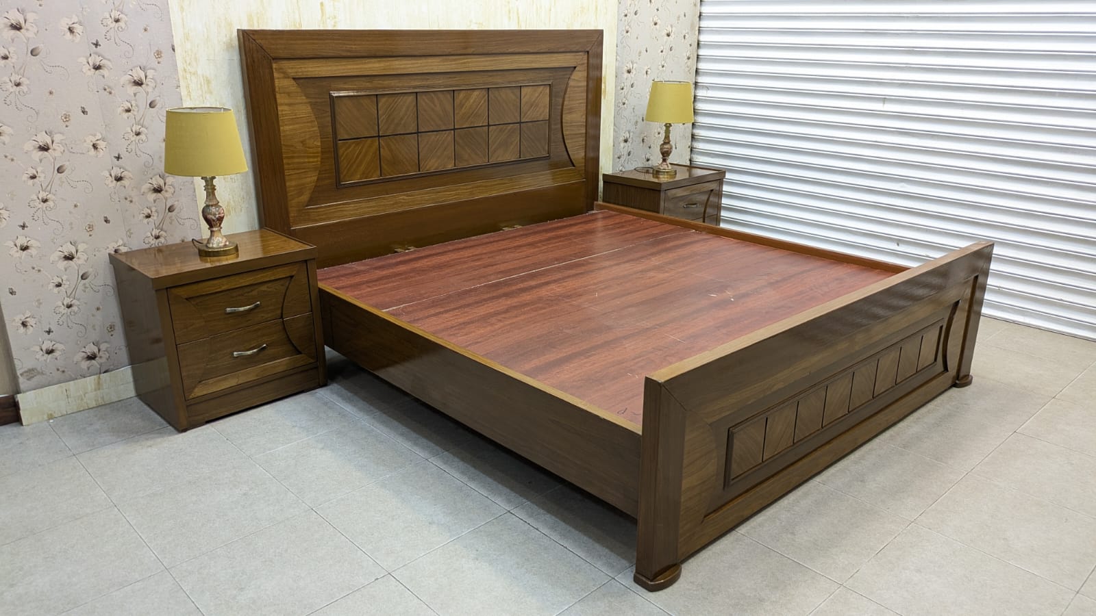 King Size Bed With 2 Side table