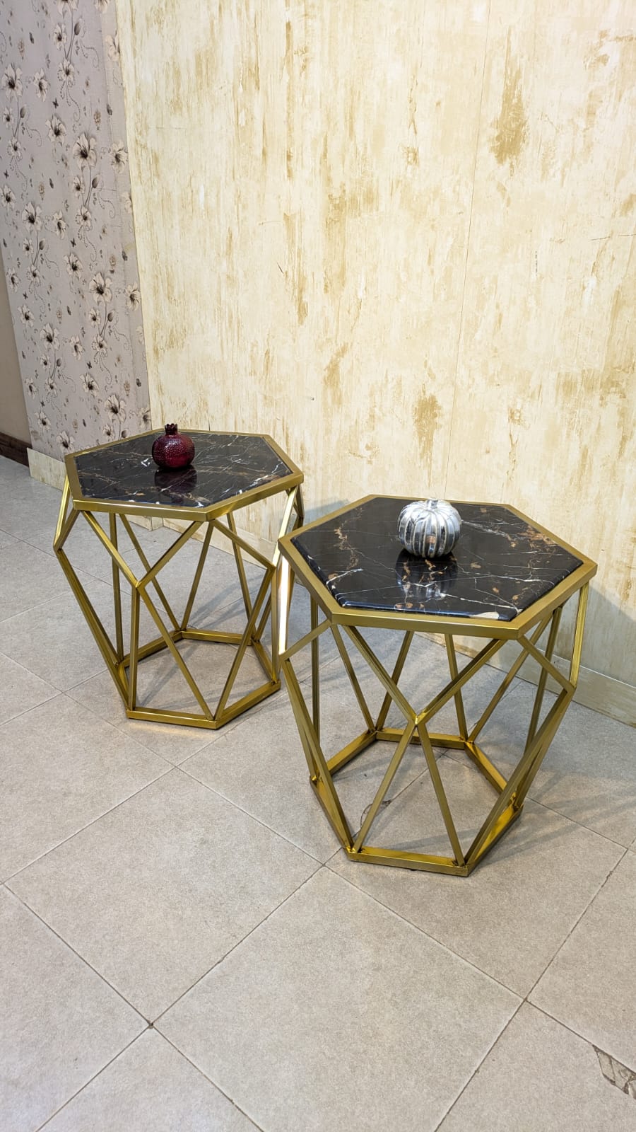 Corner table