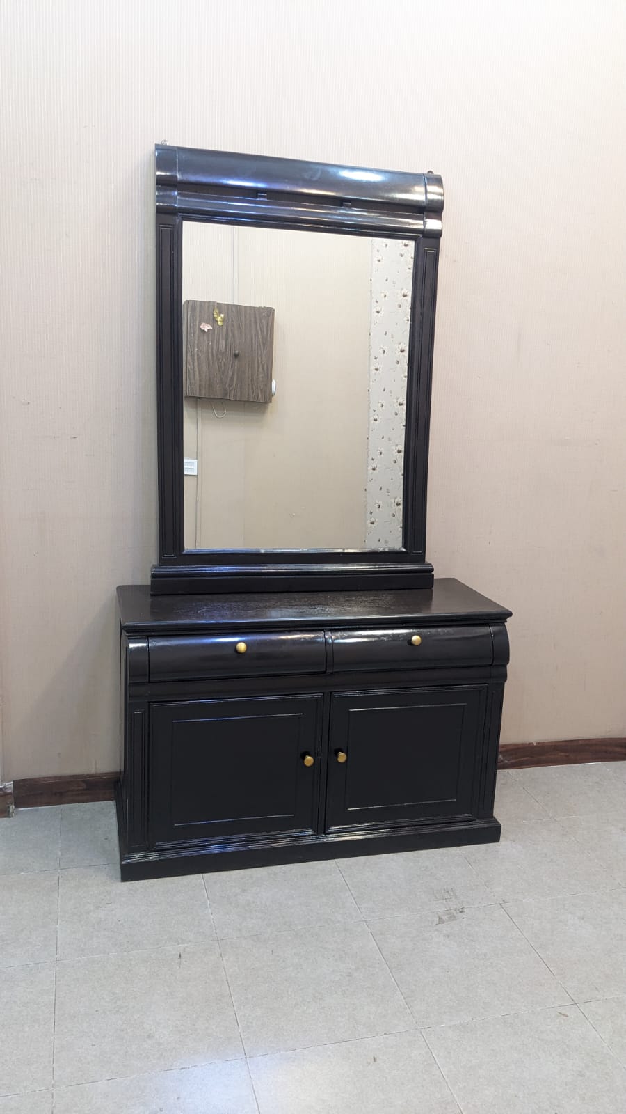 King Size Bed With 2 Side Tables and Dressing Table